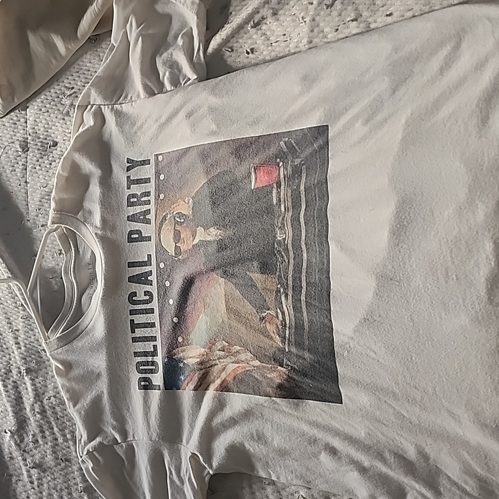 Riot society brand t-shirt, white color, size medium